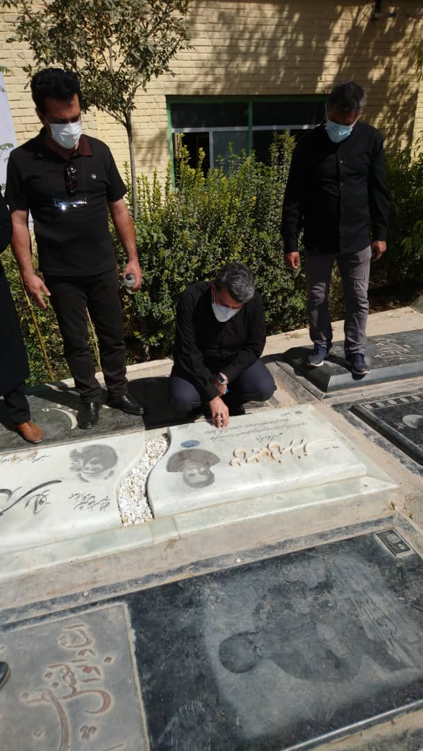 حضور رییس سازمان سینمایی در قطعه شهدا و هنرمندان بهشت زهرا (س)