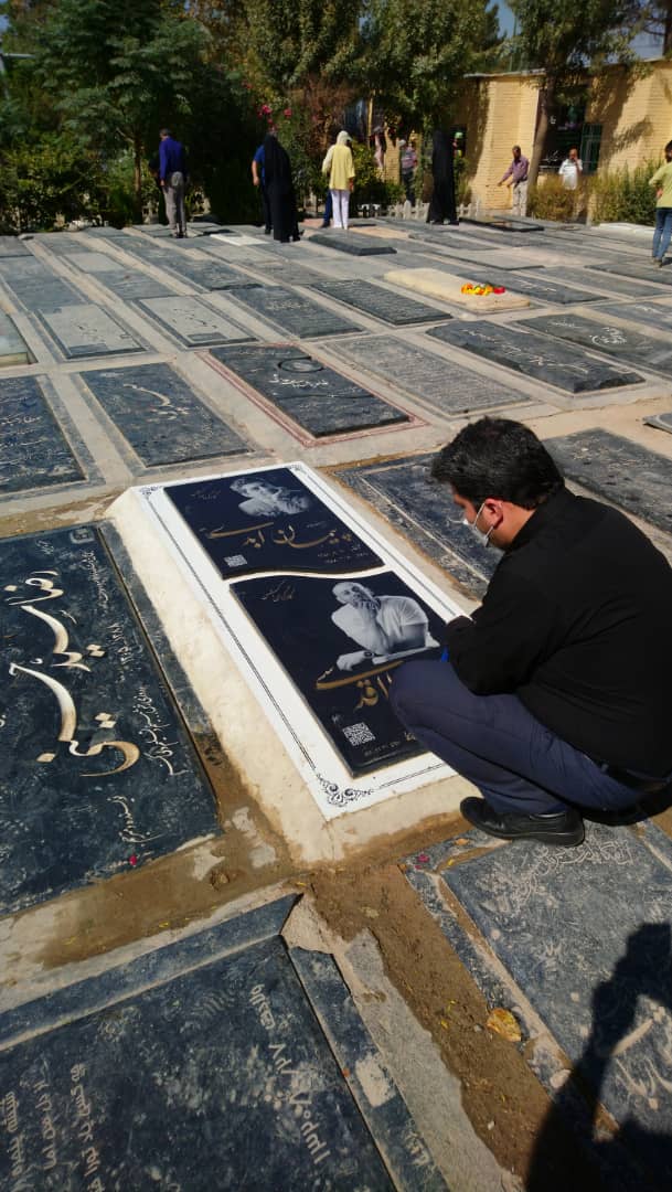 حضور رییس سازمان سینمایی در قطعه شهدا و هنرمندان بهشت زهرا (س)