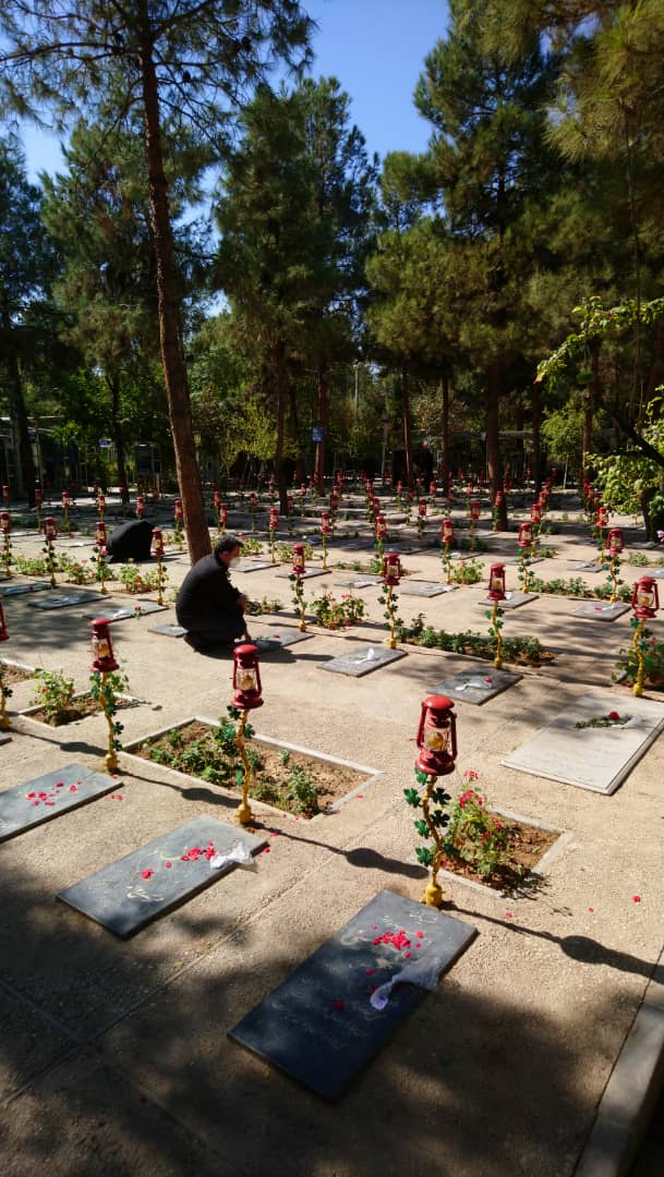 حضور رییس سازمان سینمایی در قطعه شهدا و هنرمندان بهشت زهرا (س)