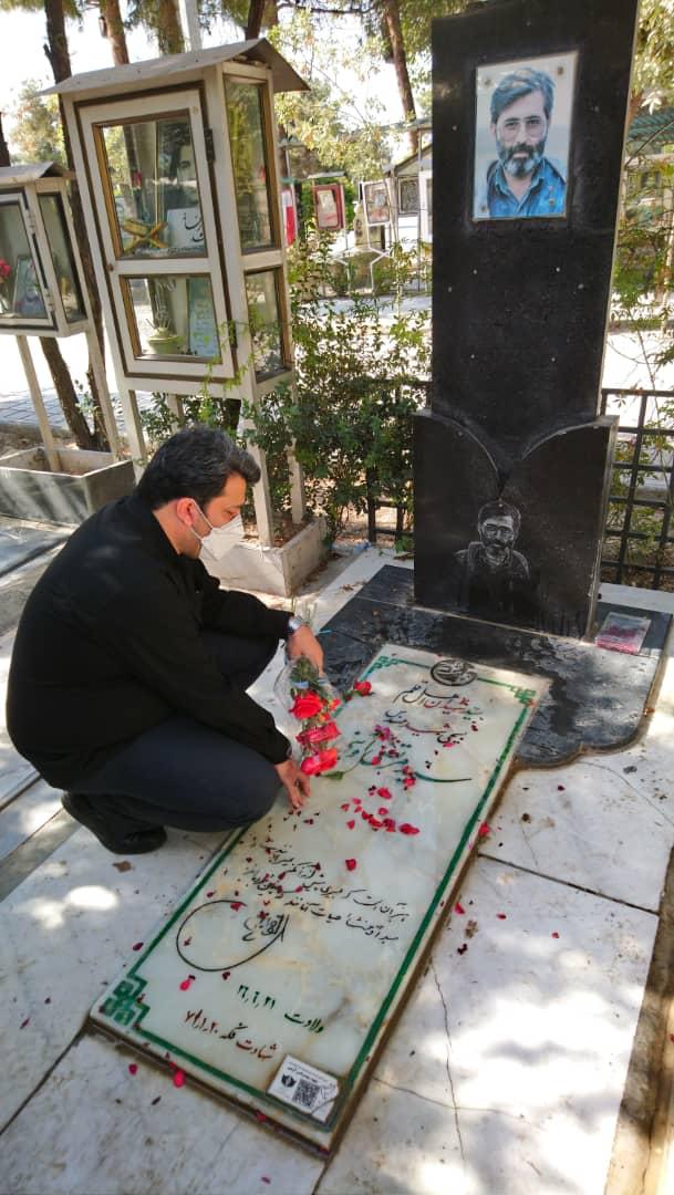 حضور رییس سازمان سینمایی در قطعه شهدا و هنرمندان بهشت زهرا (س)