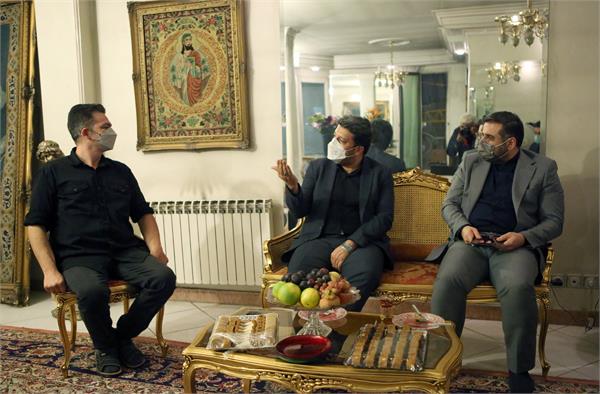 حضور وزیر فرهنگ و ارشاد اسلامی  و رییس سازمان سینمایی در منزل هنرمند فقیدفتحعلی اویسی