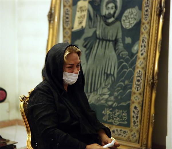 حضور وزیر فرهنگ و ارشاد اسلامی  و رییس سازمان سینمایی در منزل هنرمند فقیدفتحعلی اویسی