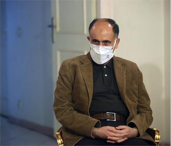 حضور وزیر فرهنگ و ارشاد اسلامی  و رییس سازمان سینمایی در منزل هنرمند فقیدفتحعلی اویسی