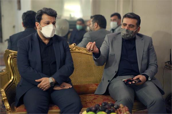 حضور وزیر فرهنگ و ارشاد اسلامی  و رییس سازمان سینمایی در منزل هنرمند فقیدفتحعلی اویسی