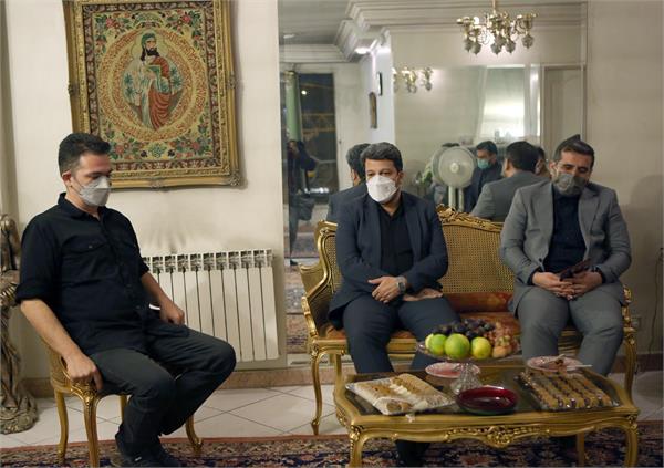 حضور وزیر فرهنگ و ارشاد اسلامی  و رییس سازمان سینمایی در منزل هنرمند فقیدفتحعلی اویسی
