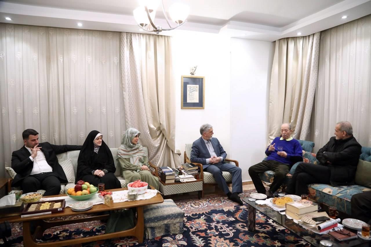 دیدار نوروزی رئیس جمهور با علی نصیریان