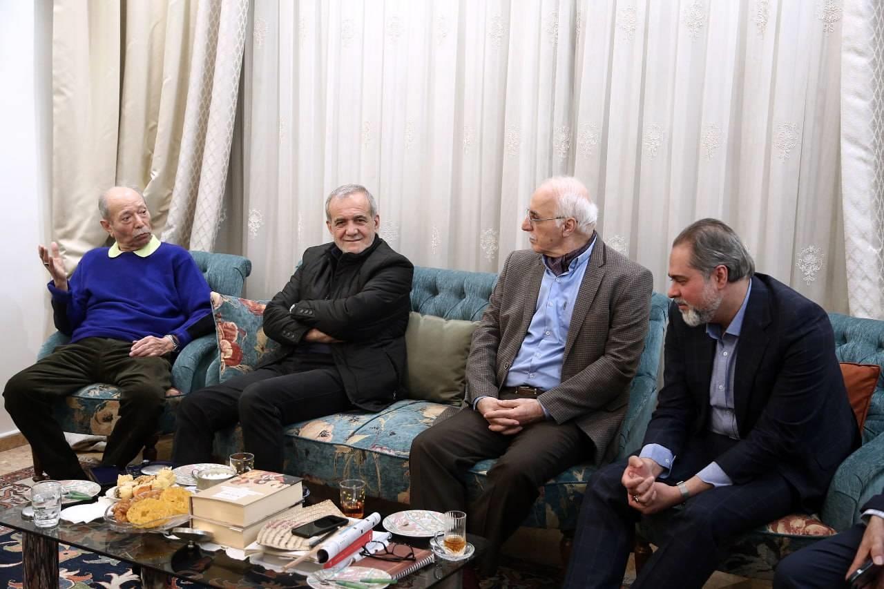 دیدار نوروزی رئیس جمهور با علی نصیریان