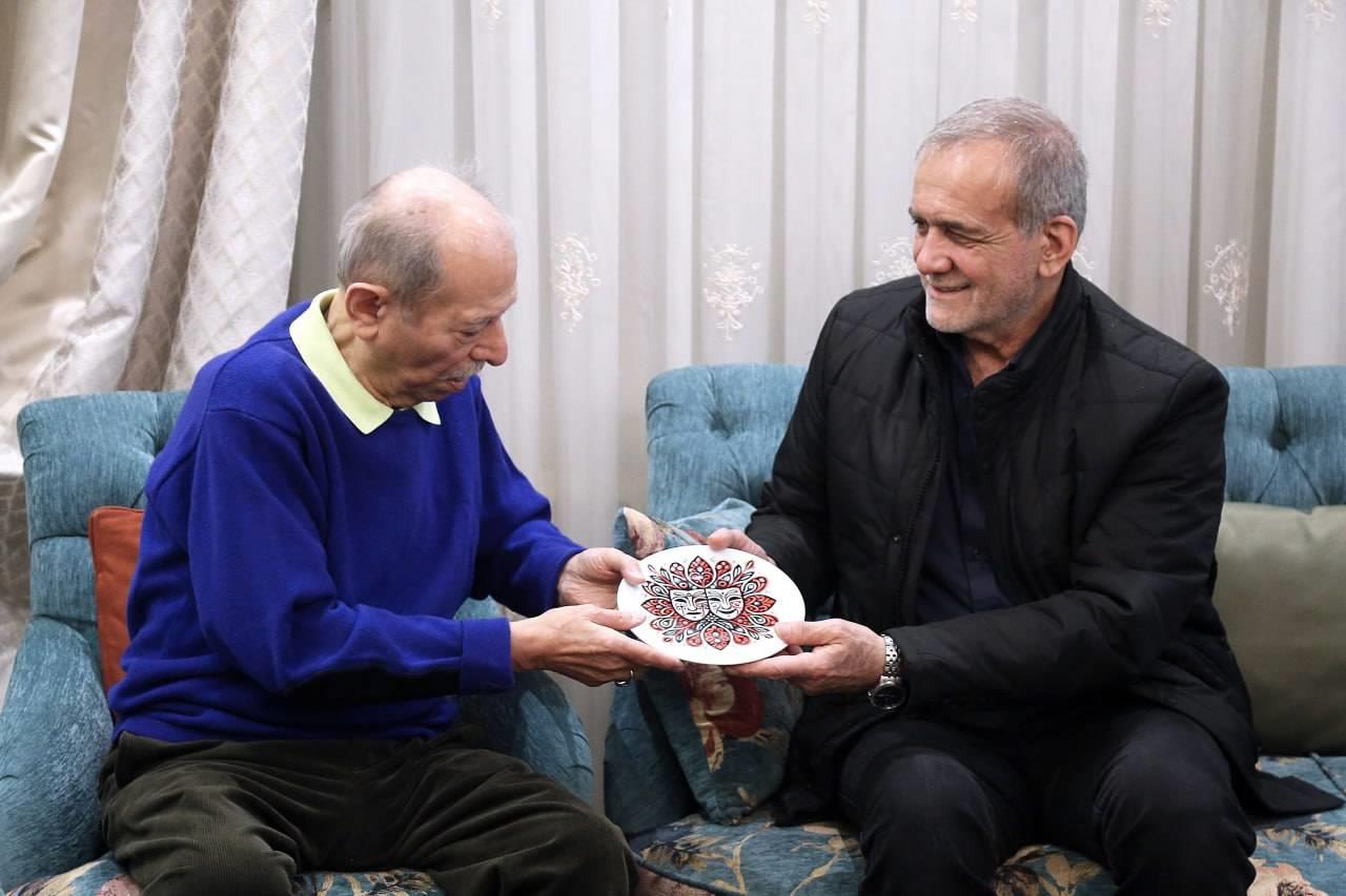 دیدار نوروزی رئیس جمهور با علی نصیریان