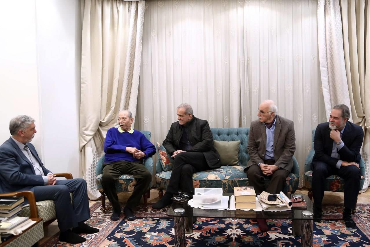 دیدار نوروزی رئیس جمهور با علی نصیریان