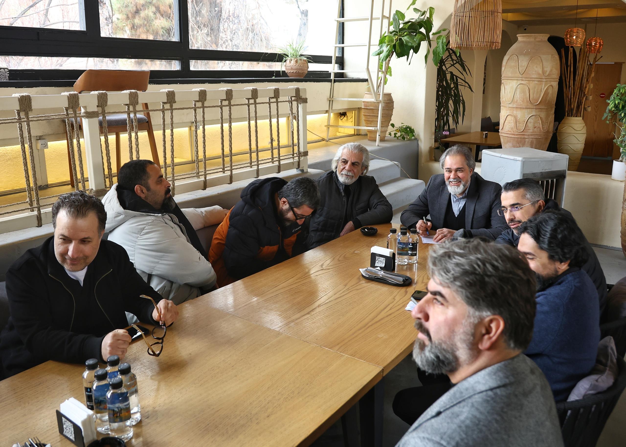 برگزاری نشست مدیران سینمایی و دبیر جشنواره فجر با فیلم‌اولی‌ و دومی‌ها/ فیلمسازان مطالبات خود را مطرح کردند نشست صمیمی رئیس