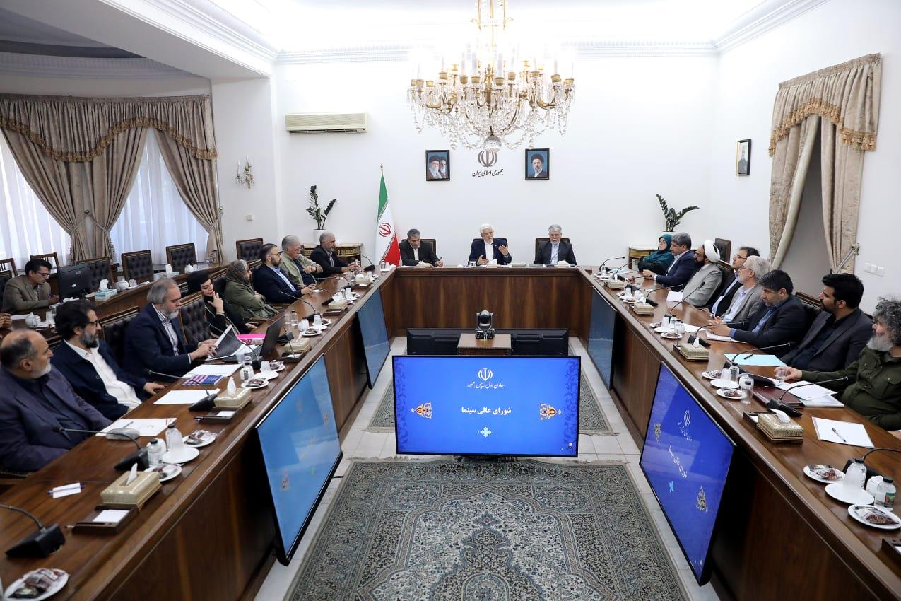 عارف: سینماگران عظمت ملت ایران را به تصویر بکشند/ هیچ کالایی نیست که قادر به واردات آن نباشیم/ مسیرهای تجاری جایگزین فعال