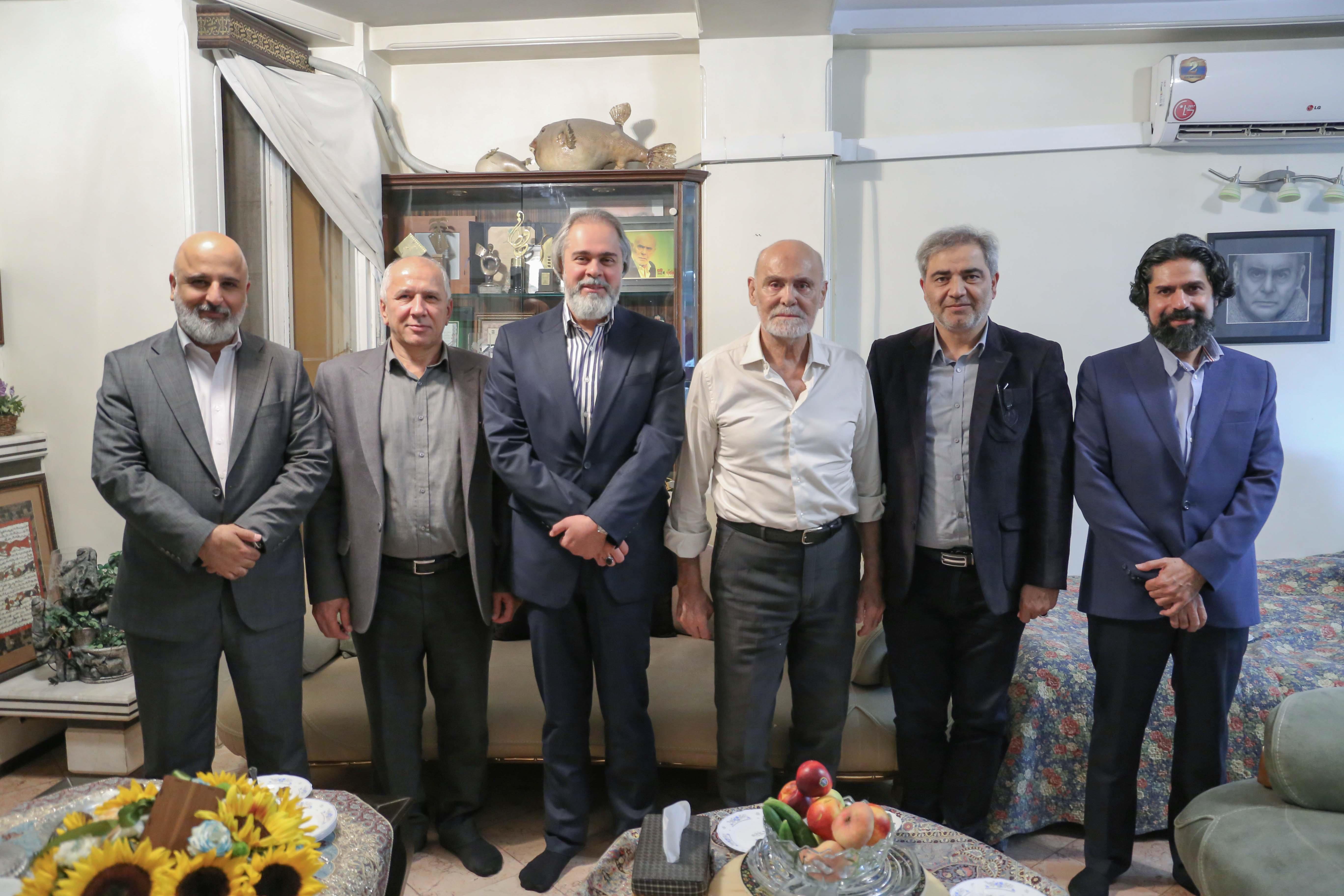 دیدار رئیس سازمان سینمایی با جمشید هاشم‌پور به مناسبت روز ملی سینما